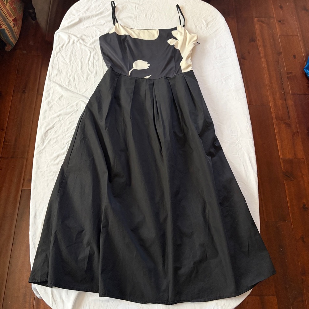 Black & Ivory Abstract Floral Detail Dress